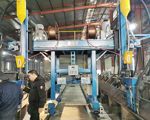 Double cantilever submerged arc welding machine for H-beam/